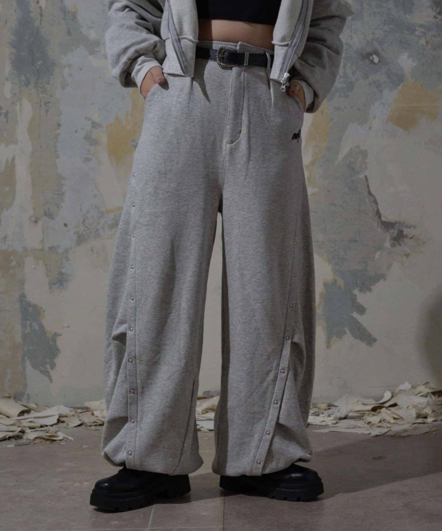 【Mavie..7】【3尺碼可選】鉚釘裝飾弧形衛褲