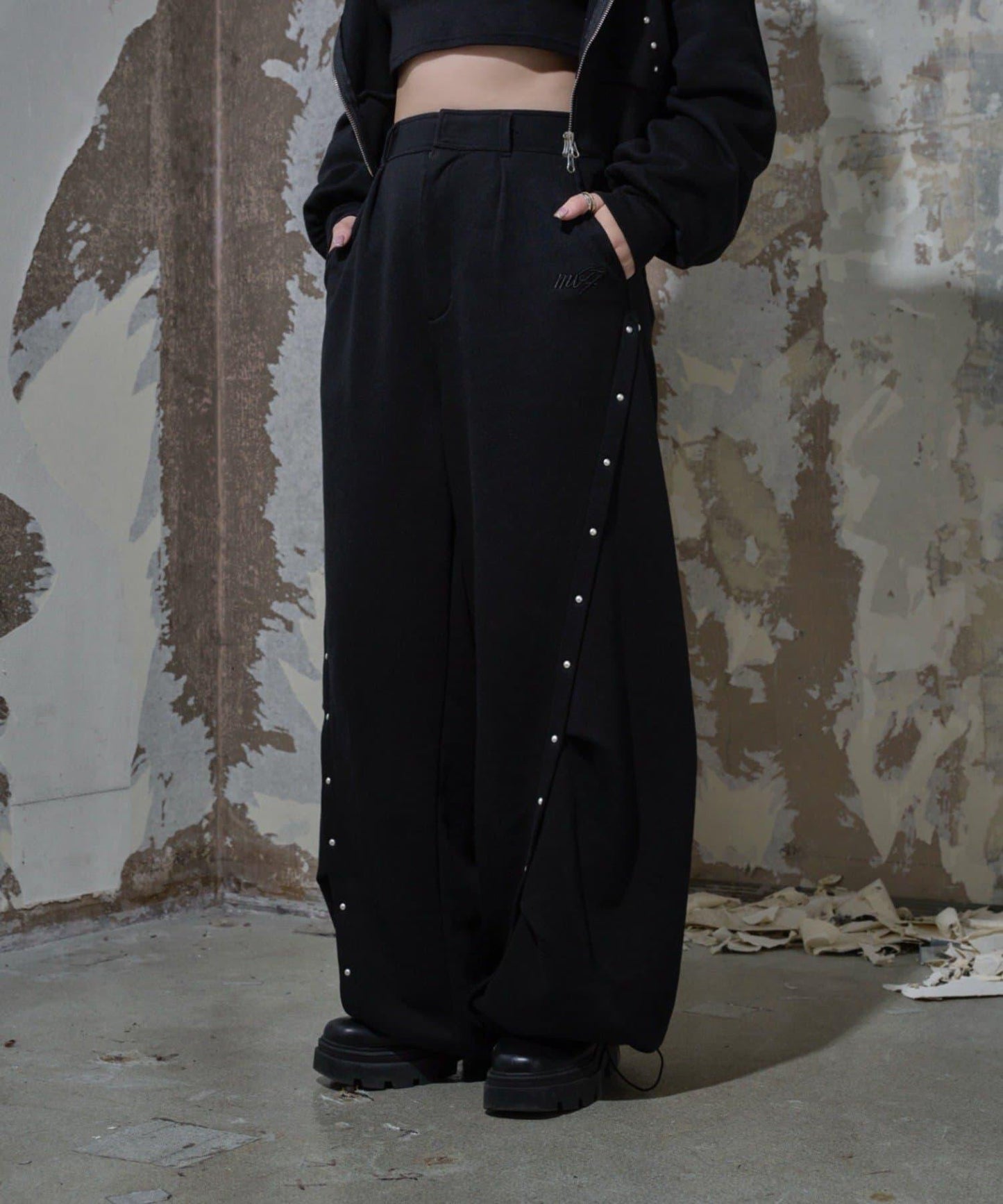 【Mavie..7】【3尺碼可選】鉚釘裝飾弧形衛褲