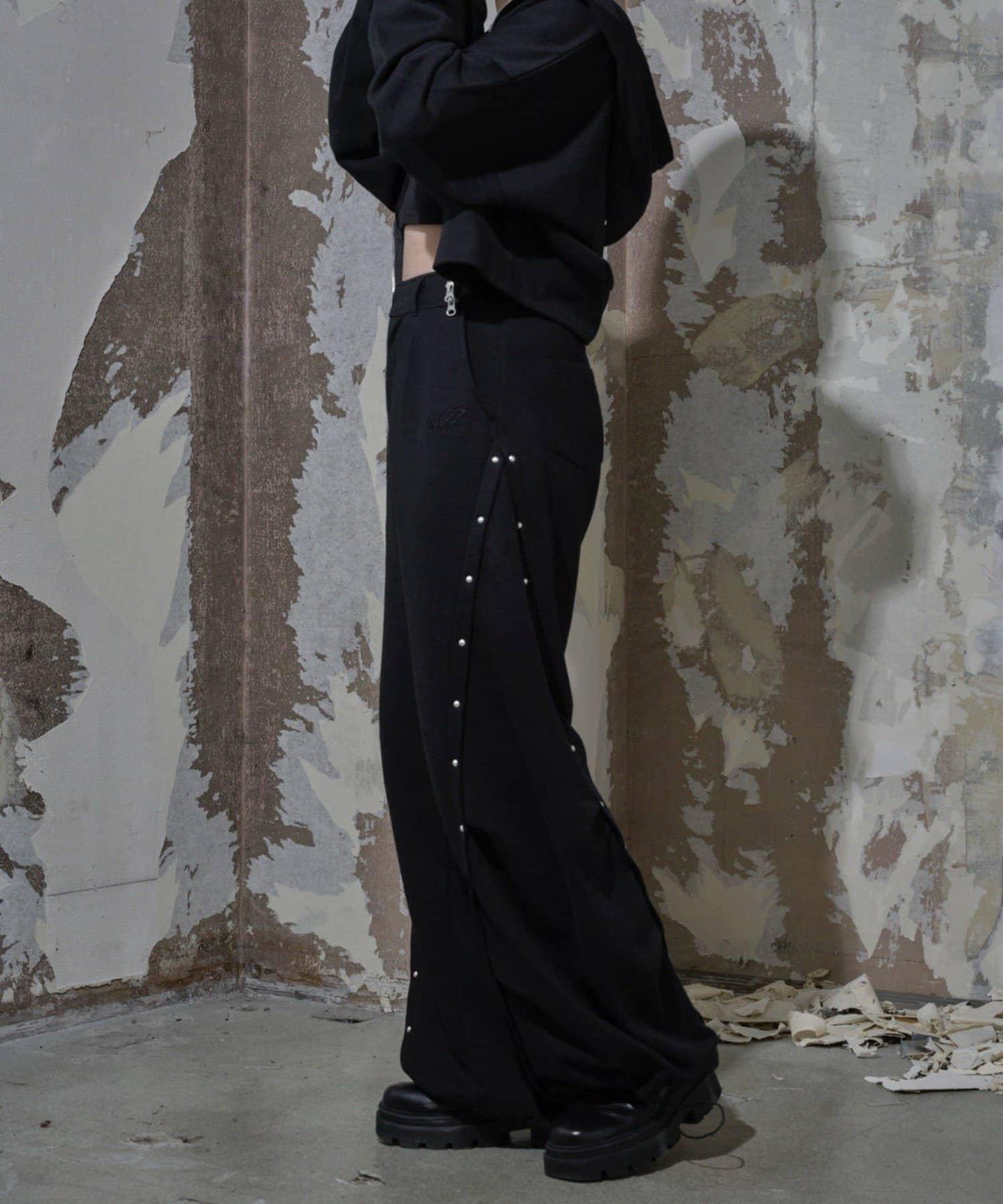 【Mavie..7】【3尺碼可選】鉚釘裝飾弧形衛褲