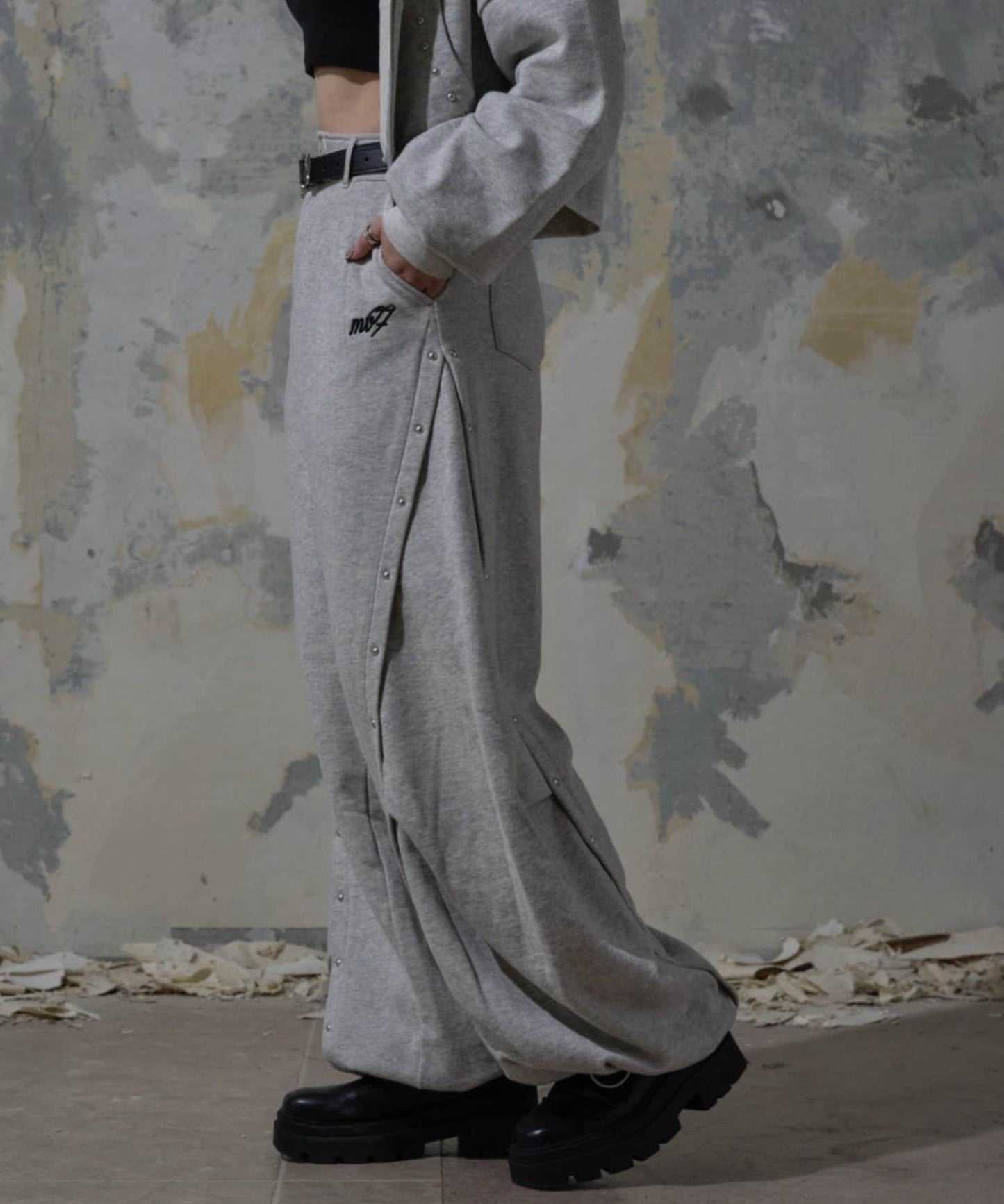 【Mavie..7】【3尺碼可選】鉚釘裝飾弧形衛褲