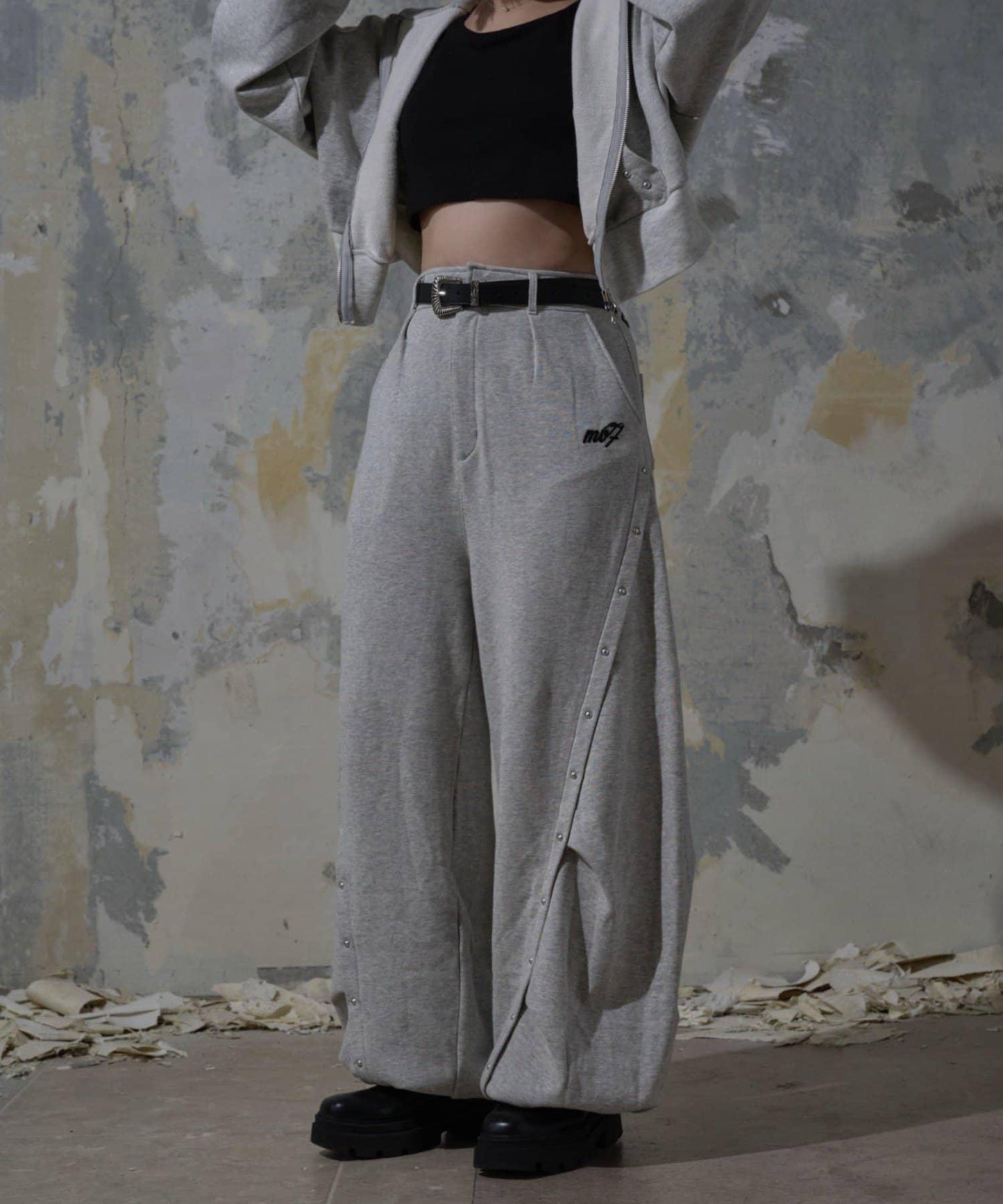 【Mavie..7】【3尺碼可選】鉚釘裝飾弧形衛褲