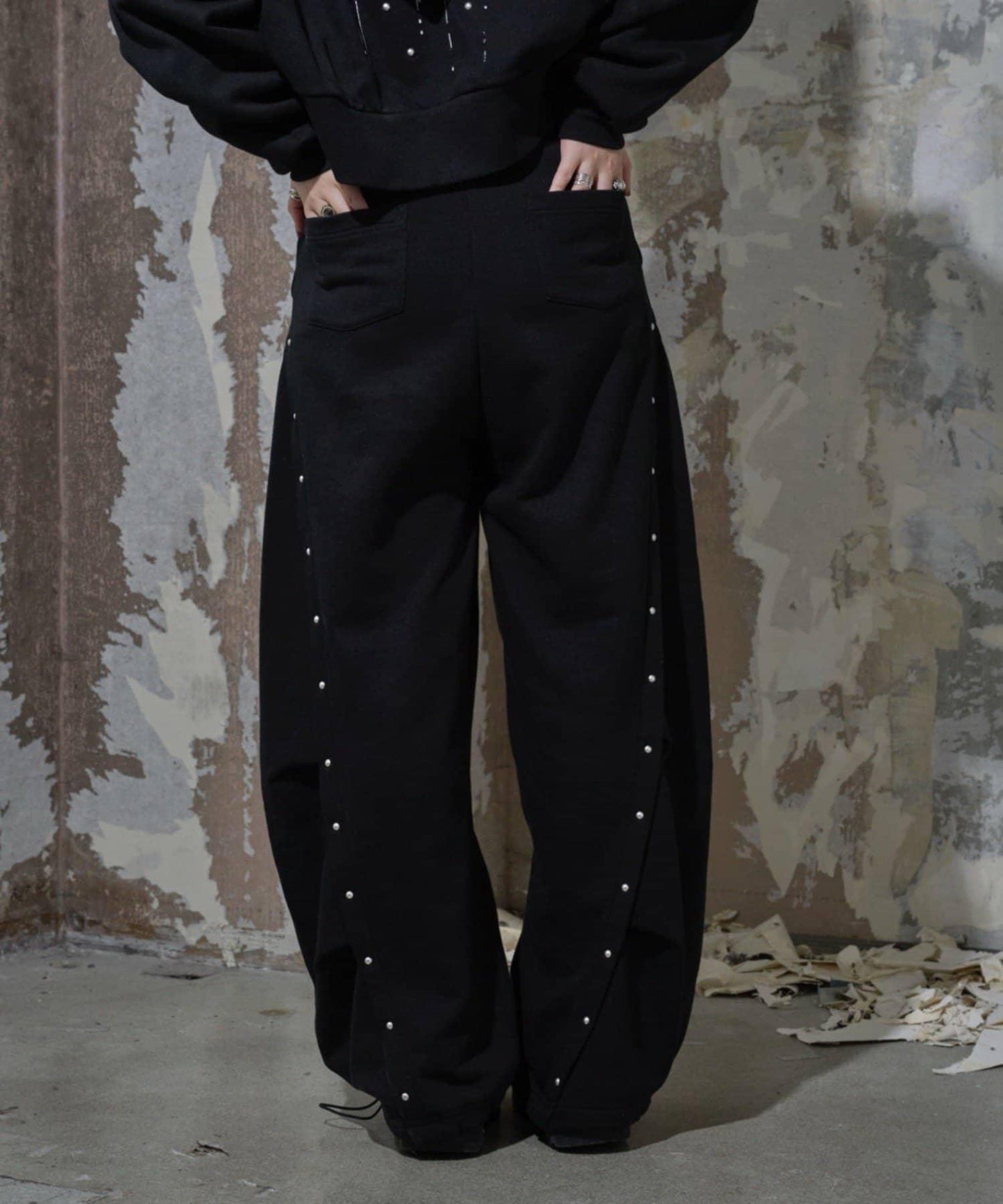 【Mavie..7】【3尺碼可選】鉚釘裝飾弧形衛褲