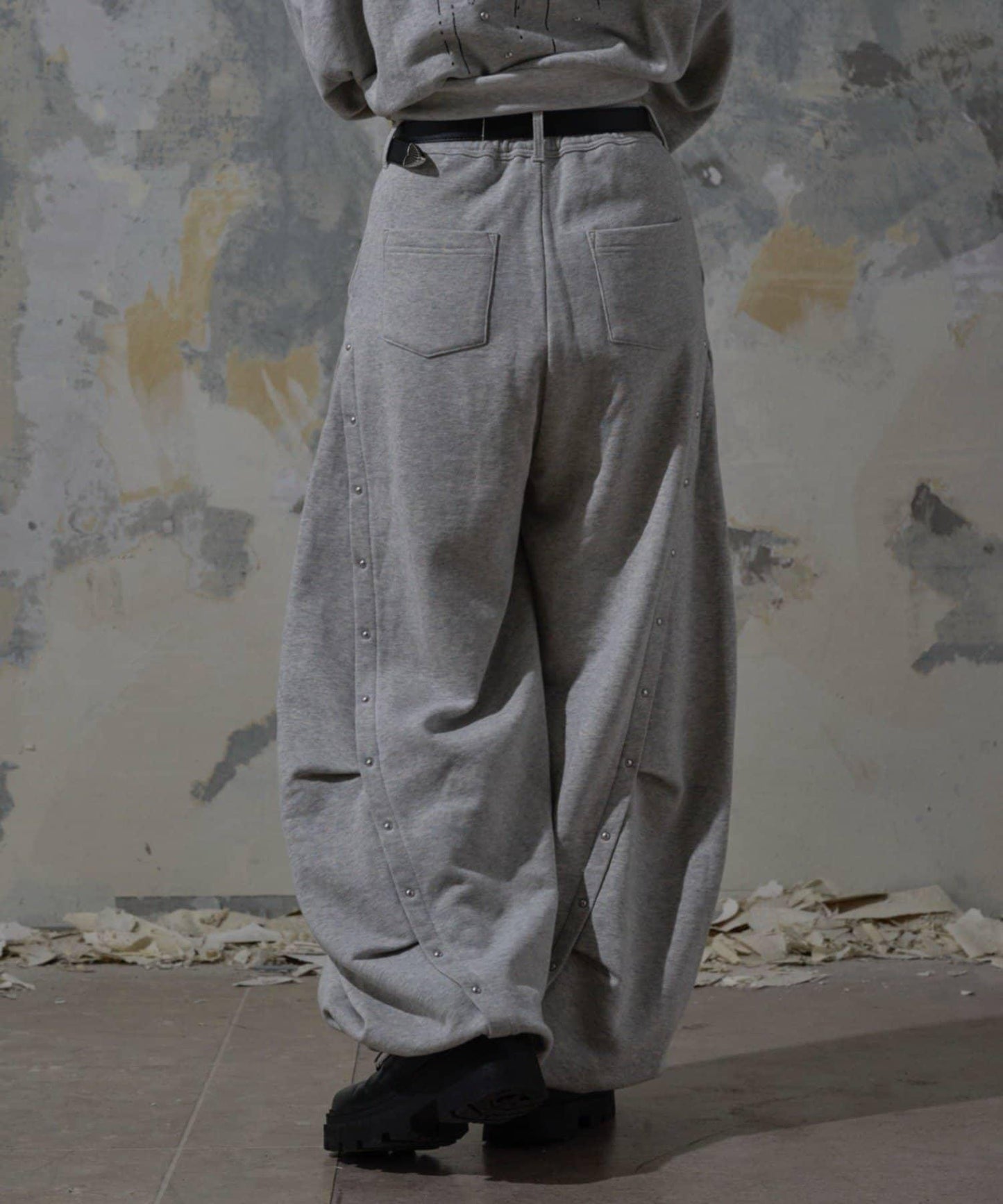 【Mavie..7】【3尺碼可選】鉚釘裝飾弧形衛褲