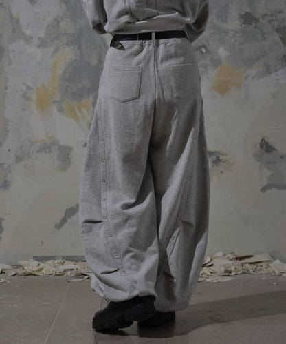 【Mavie..7】【3尺碼可選】鉚釘裝飾弧形衛褲