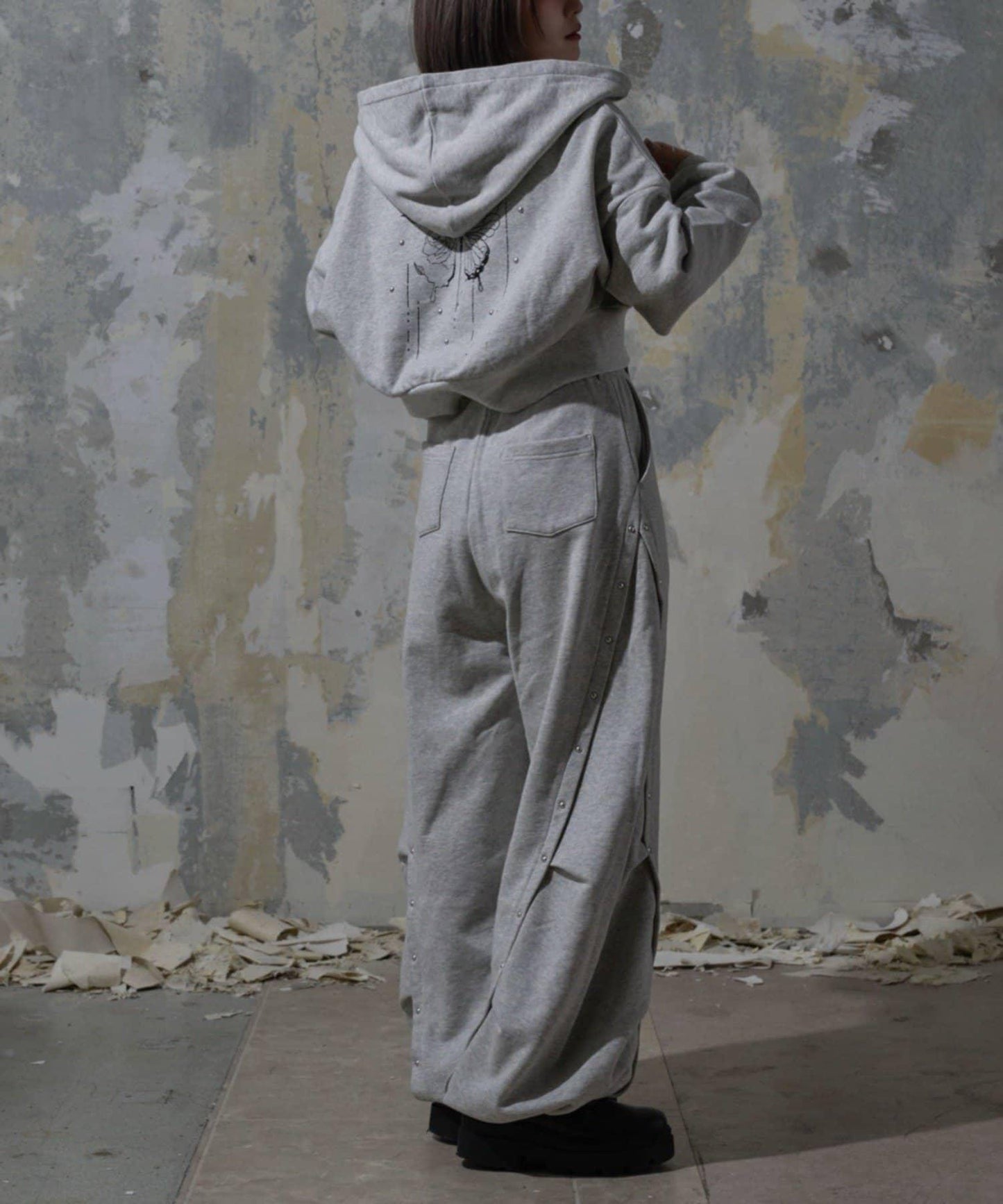 【Mavie..7】【3尺碼可選】鉚釘裝飾弧形衛褲