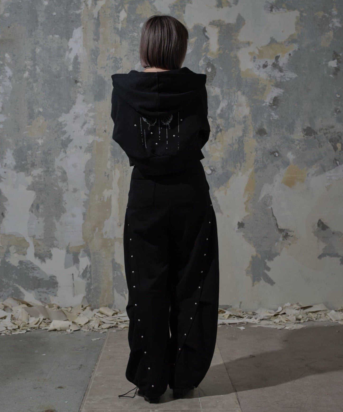 【Mavie..7】【3尺碼可選】鉚釘裝飾弧形衛褲