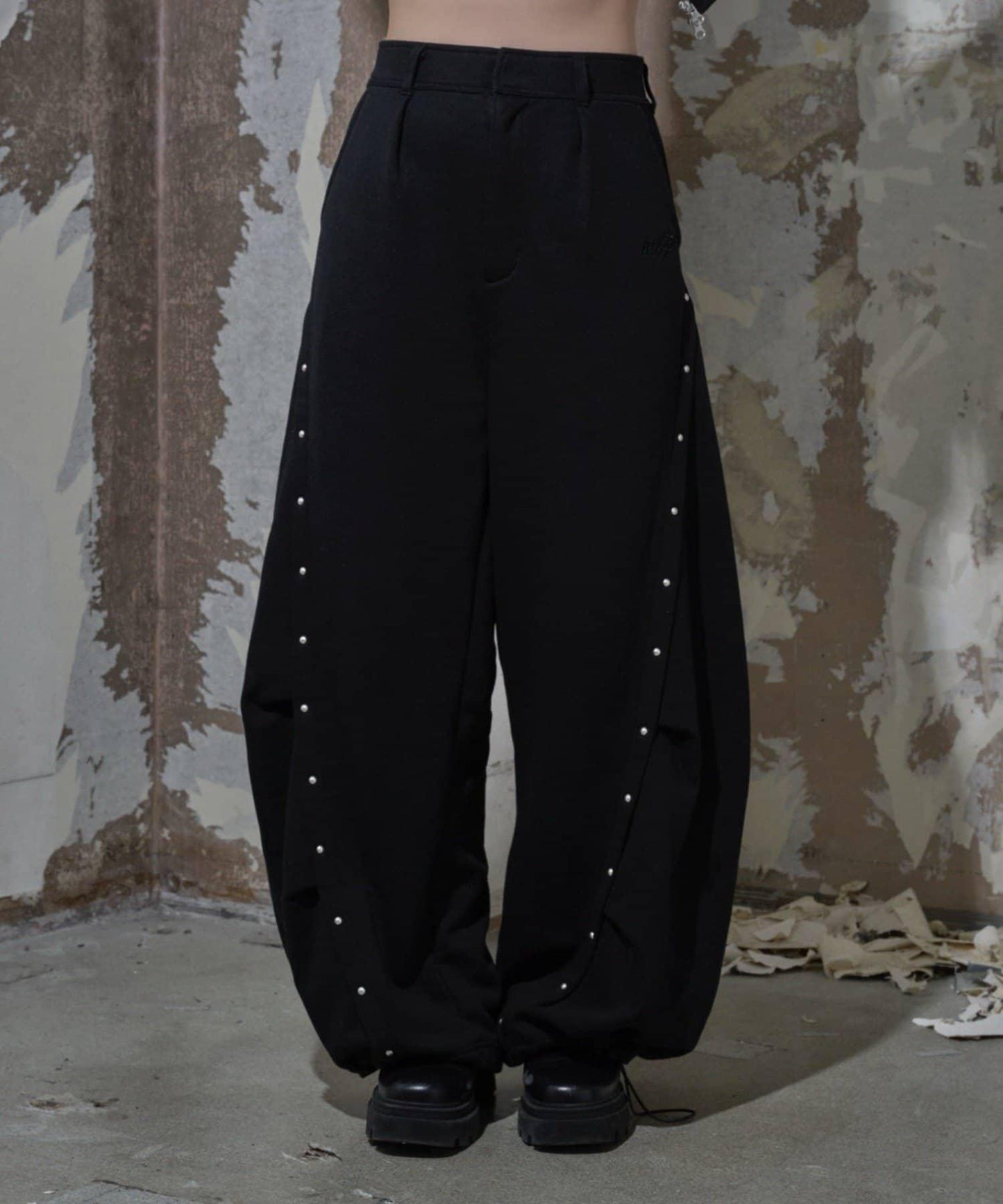 【Mavie..7】【3尺碼可選】鉚釘裝飾弧形衛褲