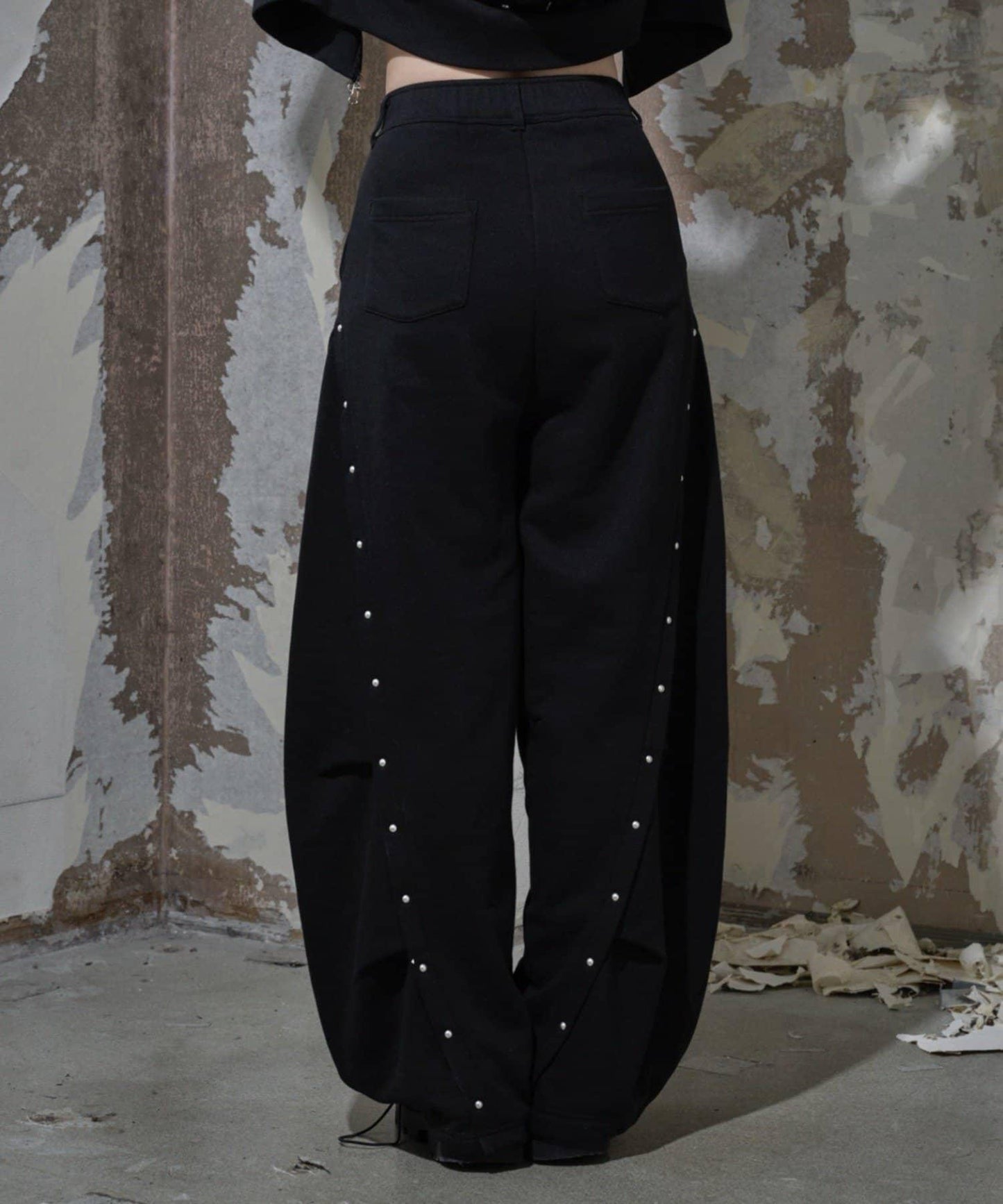 【Mavie..7】【3尺碼可選】鉚釘裝飾弧形衛褲