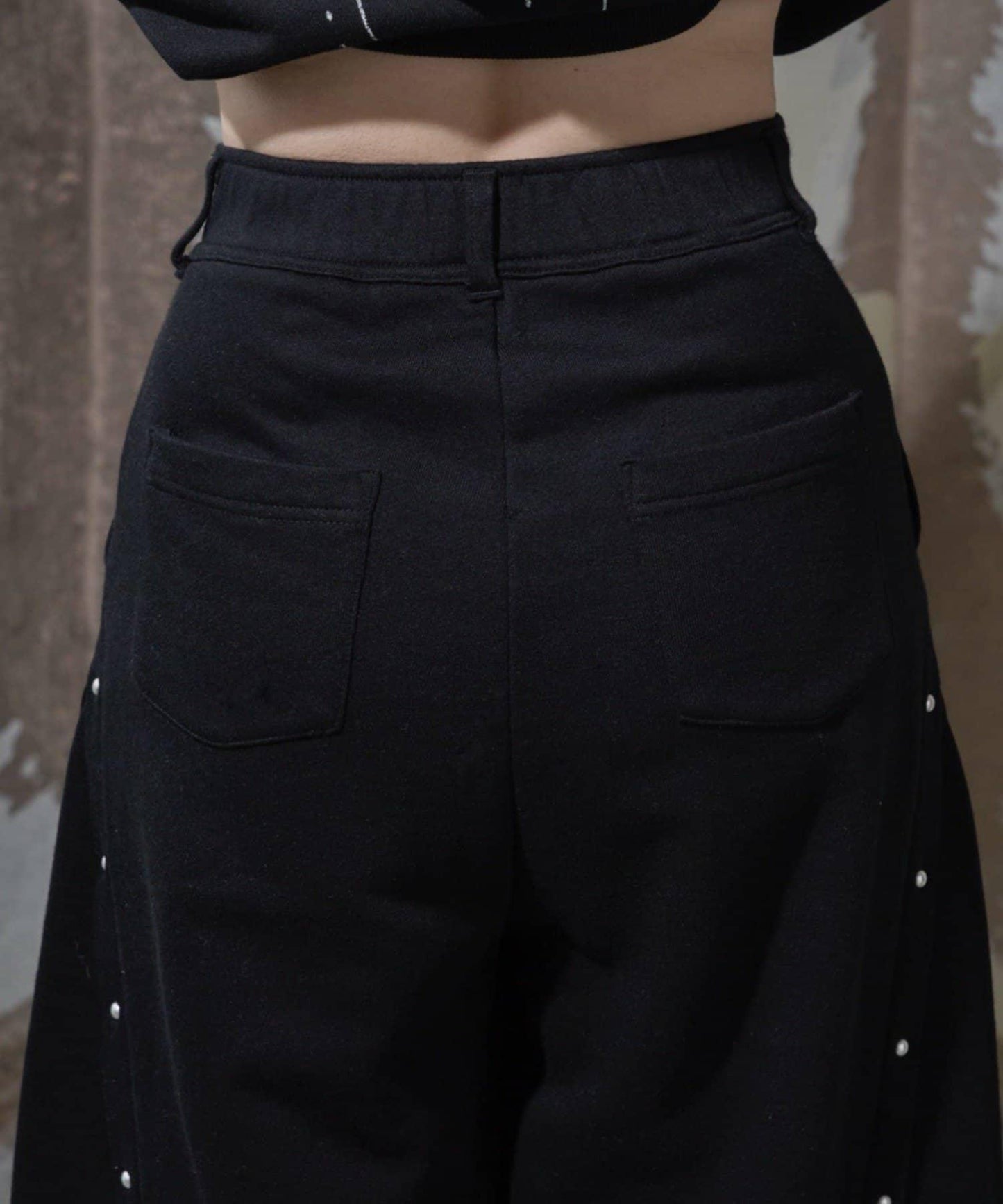 【Mavie..7】【3尺碼可選】鉚釘裝飾弧形衛褲