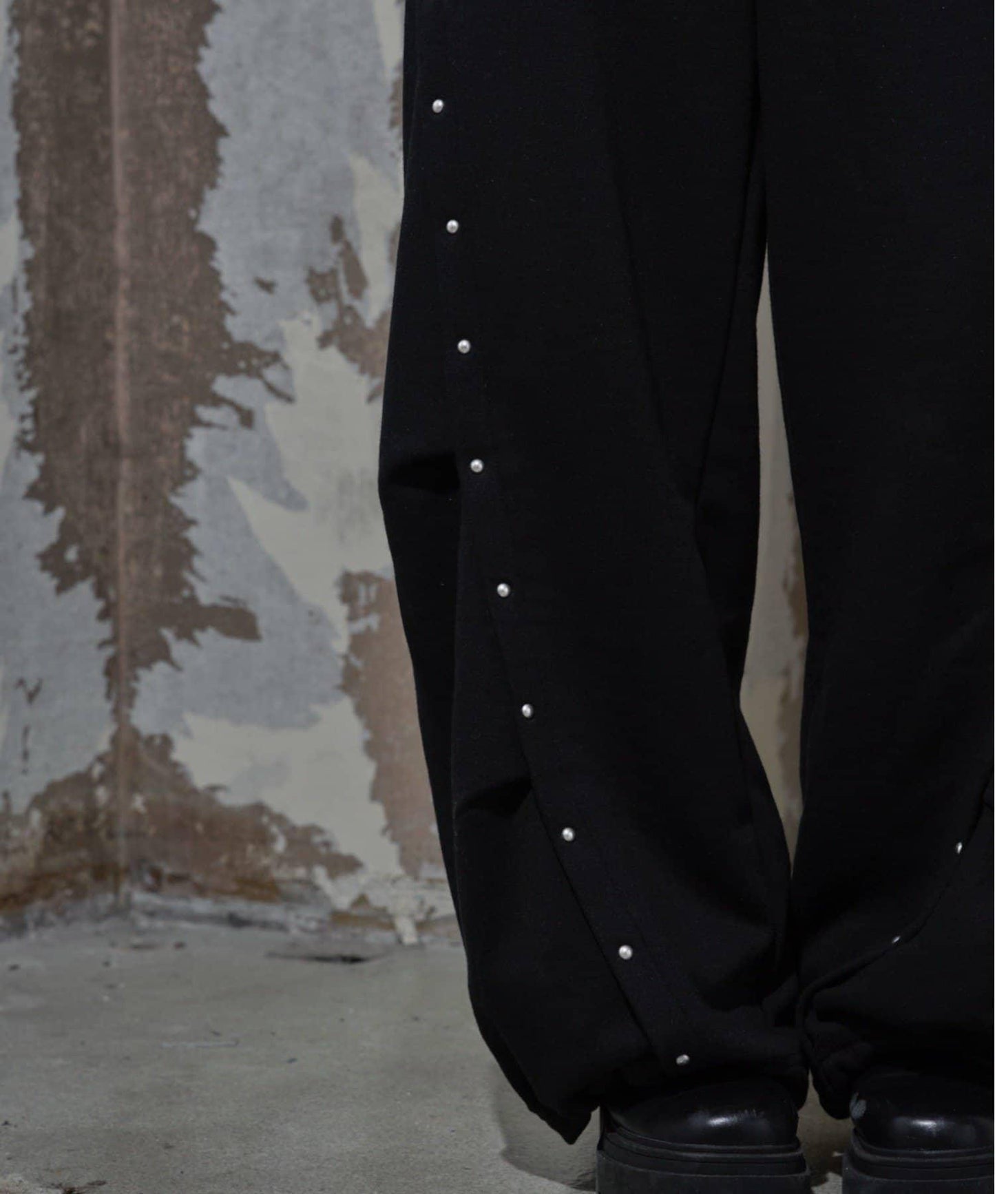 【Mavie..7】【3尺碼可選】鉚釘裝飾弧形衛褲