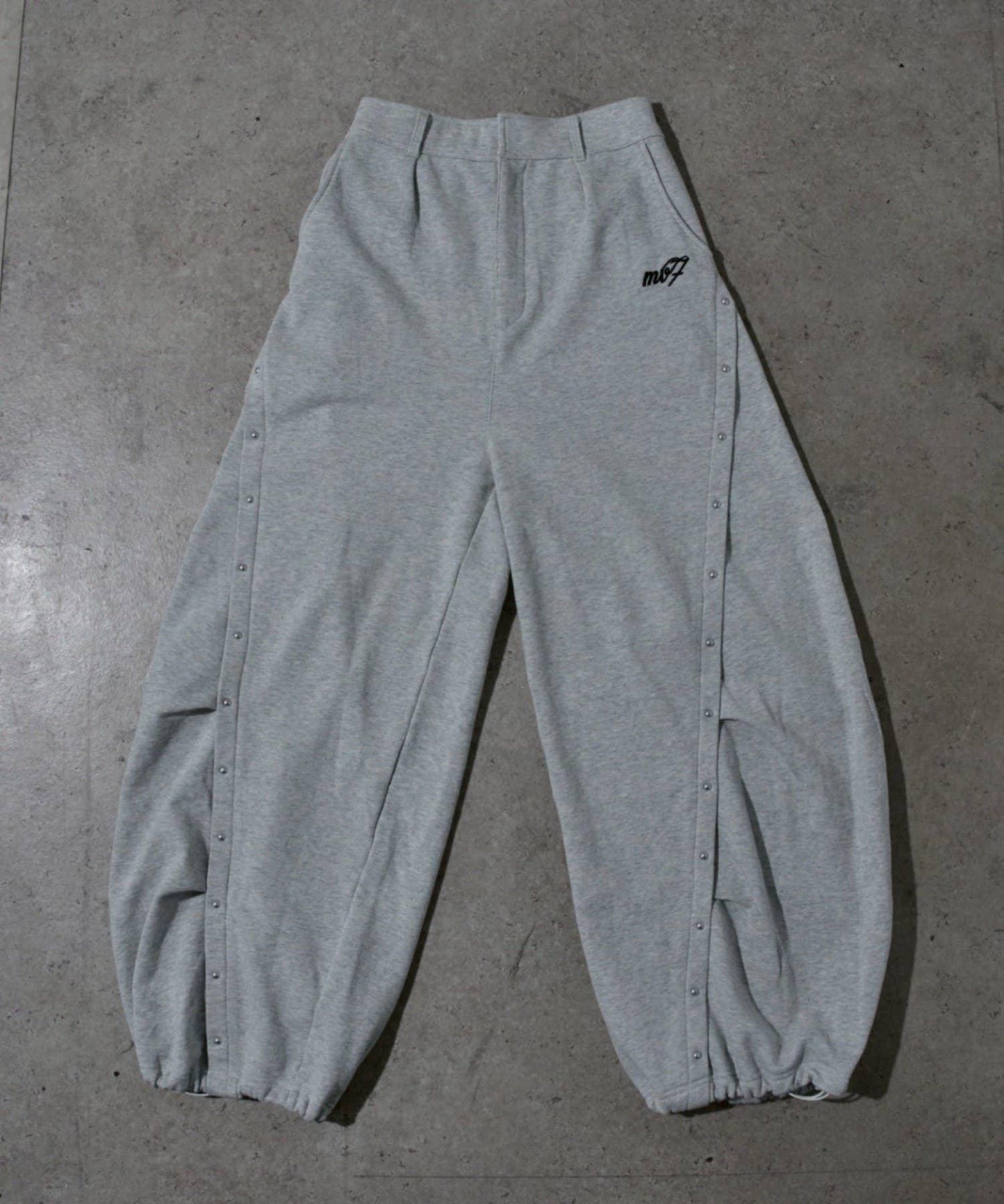 【Mavie..7】【3尺碼可選】鉚釘裝飾弧形衛褲