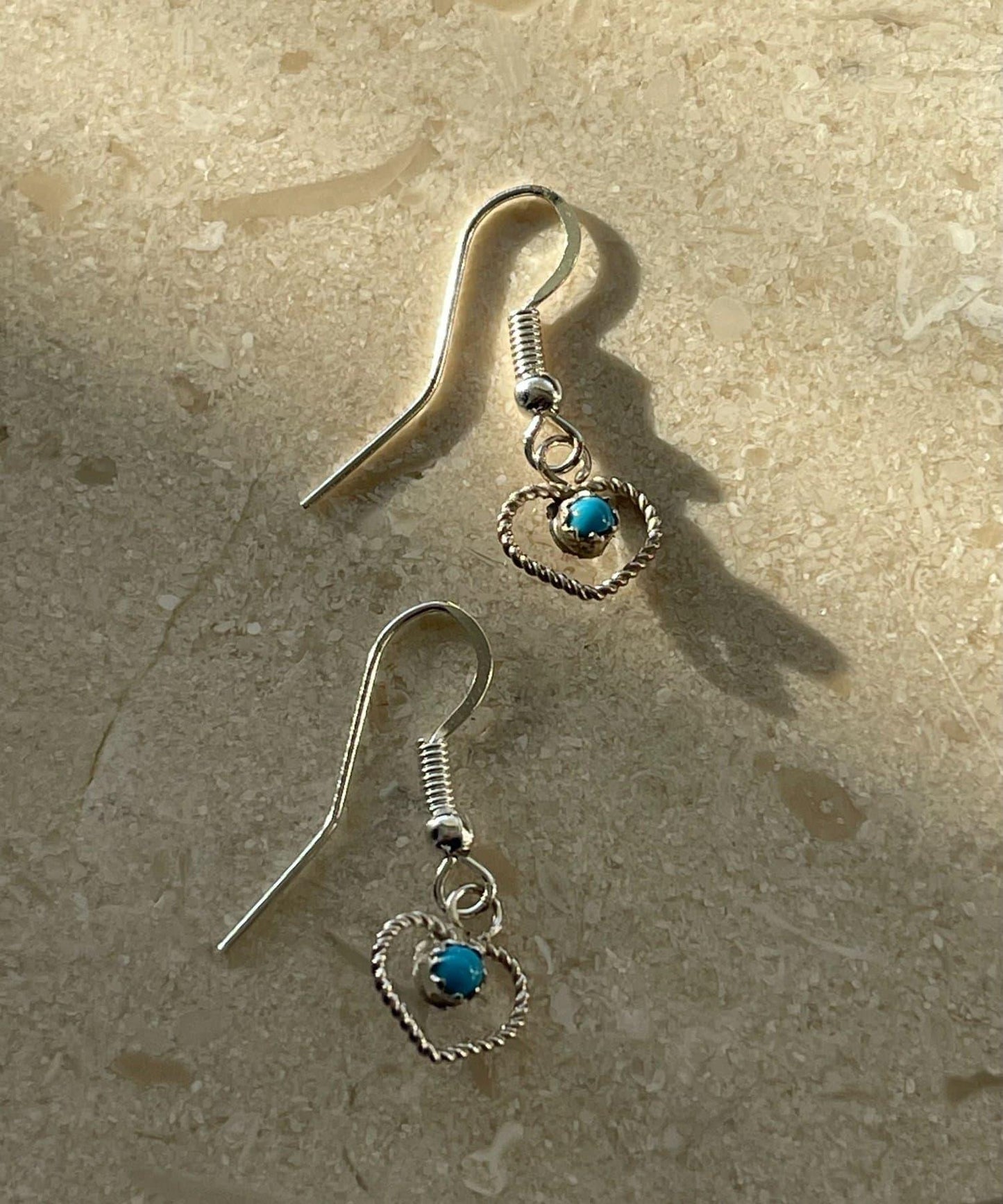 《スターリングシルバー使用》小巧愛心掛鉤耳環