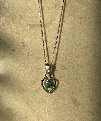 採用《スターリングシルバー》的迷你心形項鍊