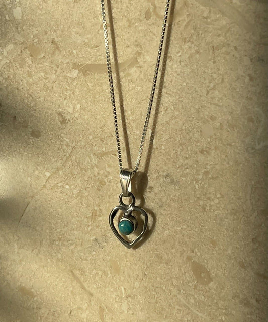 採用《スターリングシルバー》的迷你心形項鍊