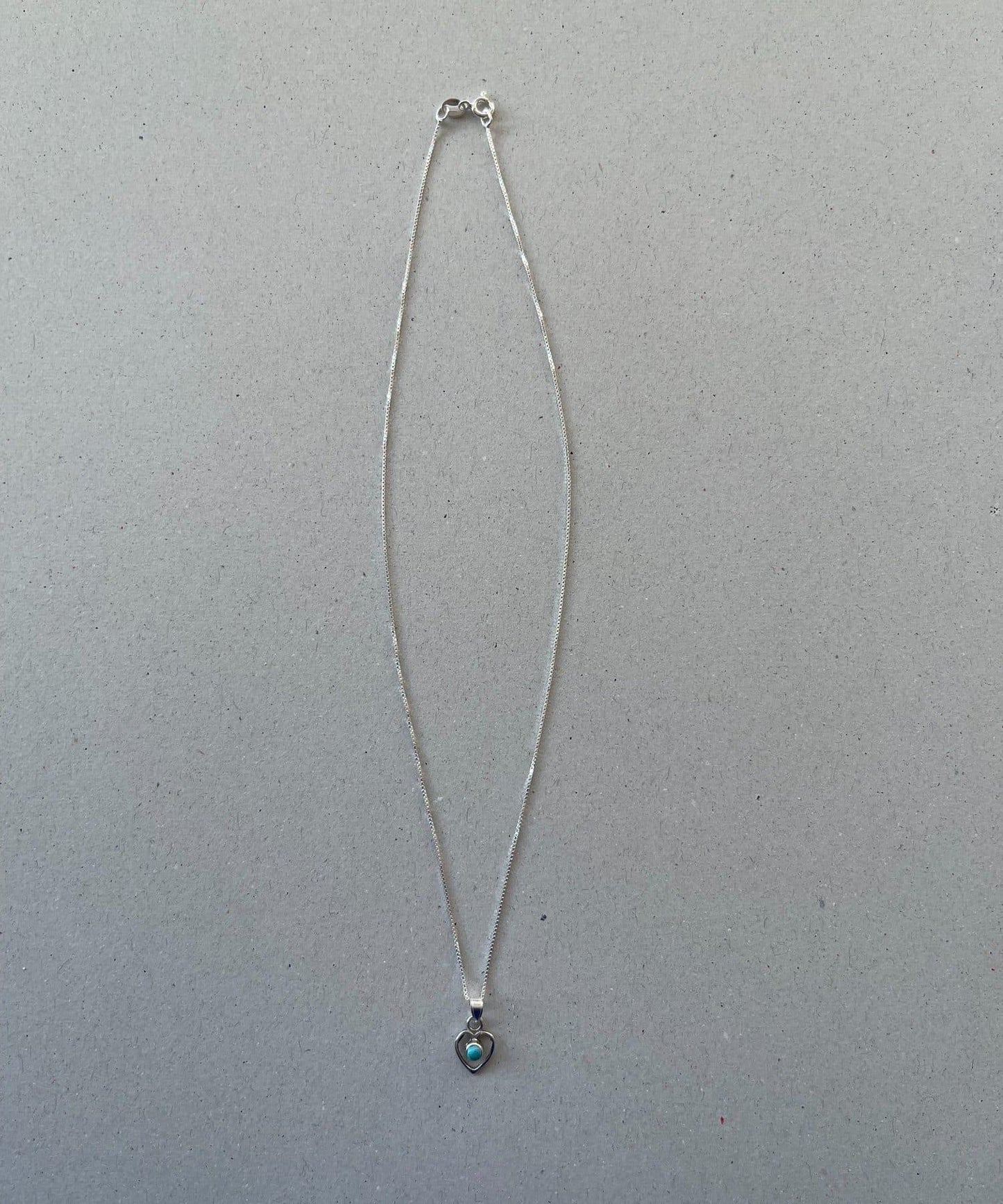 採用《スターリングシルバー》的迷你心形項鍊