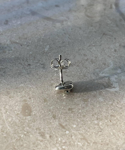 《スターリングシルバー使用》迷你愛心耳釘