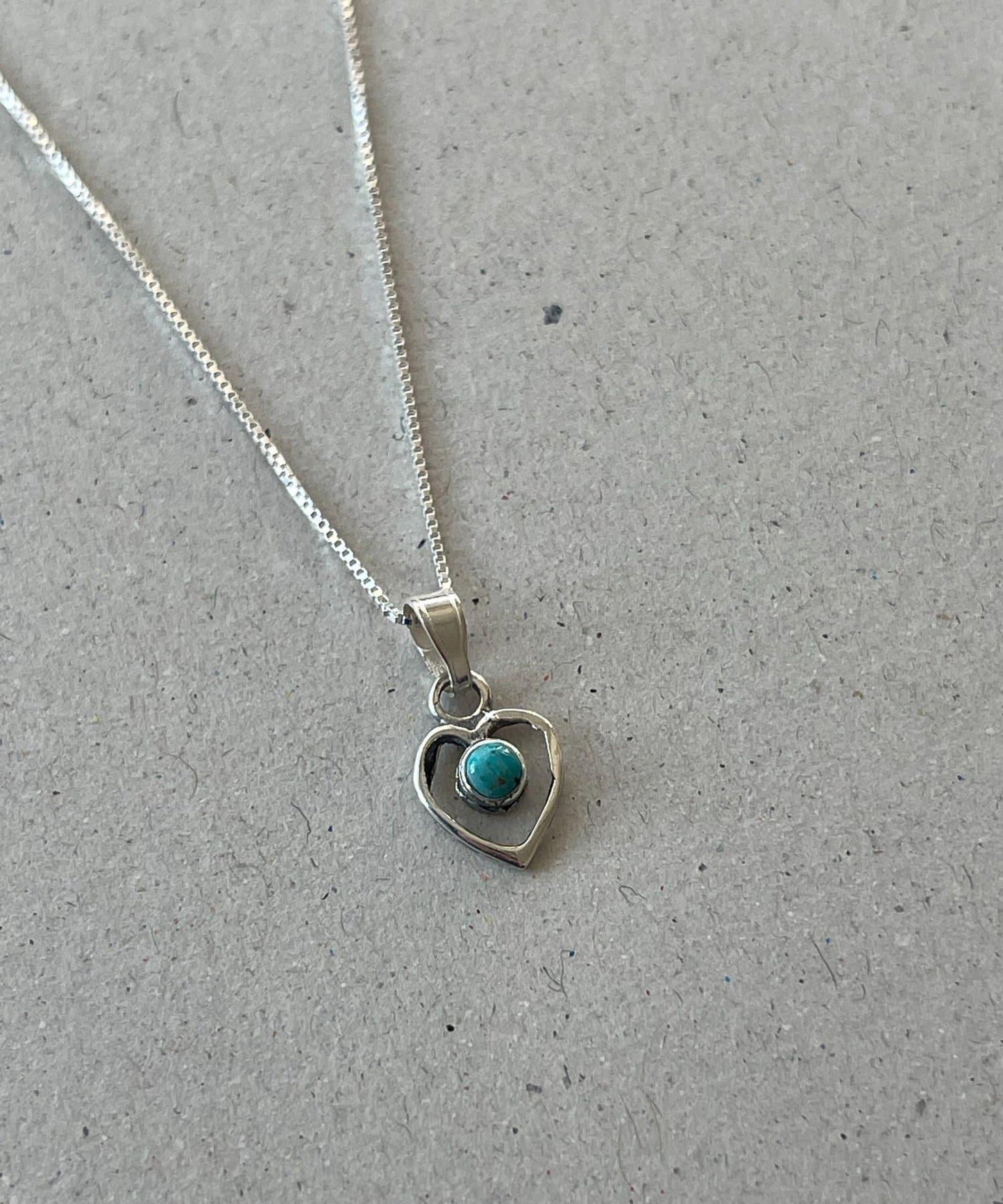 採用《スターリングシルバー》的迷你心形項鍊