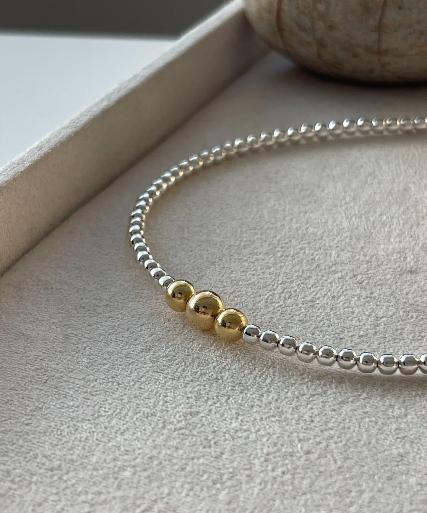 《スターリングシルバー/ゴールドメッキ使用》金色頂端納瓦霍珍珠3×40項鍊