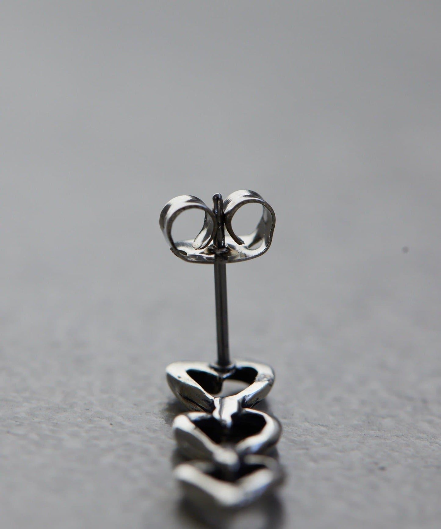 《スターリングシルバー使用》三心形耳釘