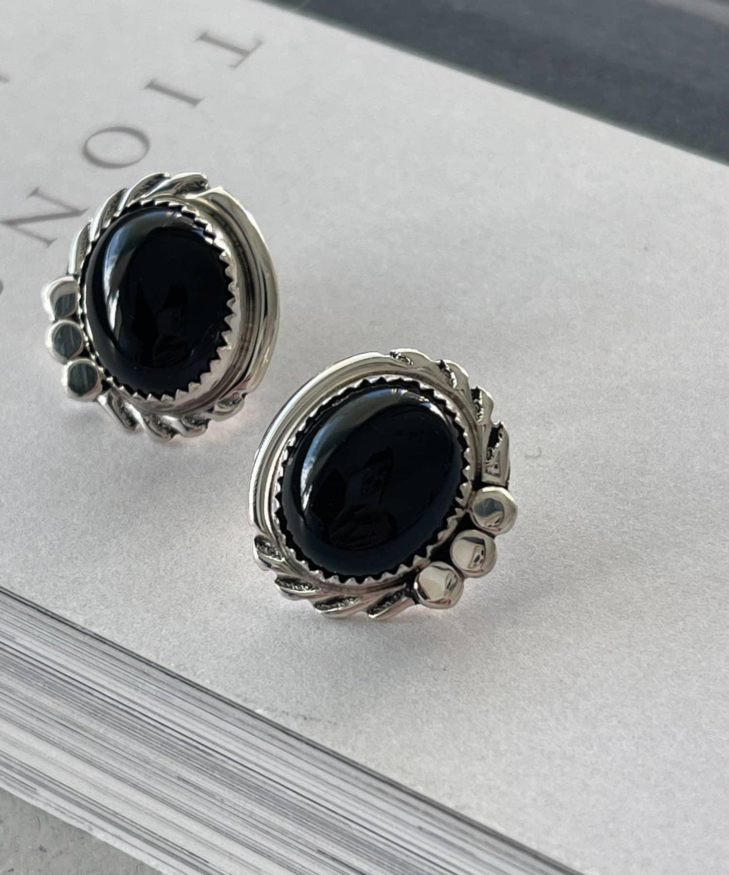 《スターリングシルバー使用》橢圓形寶石耳釘