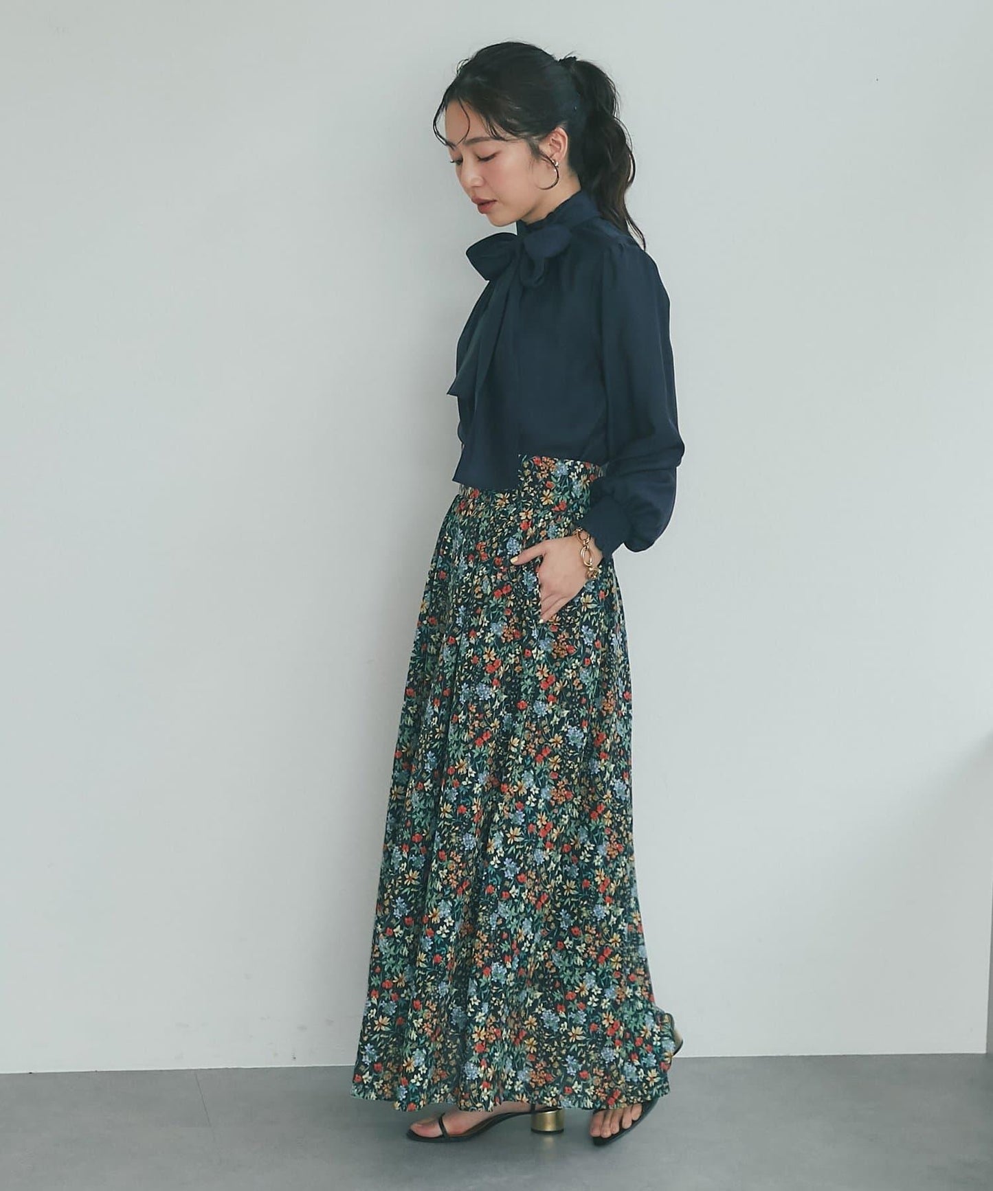 帶蝴蝶結領褶皺收腰襯衫