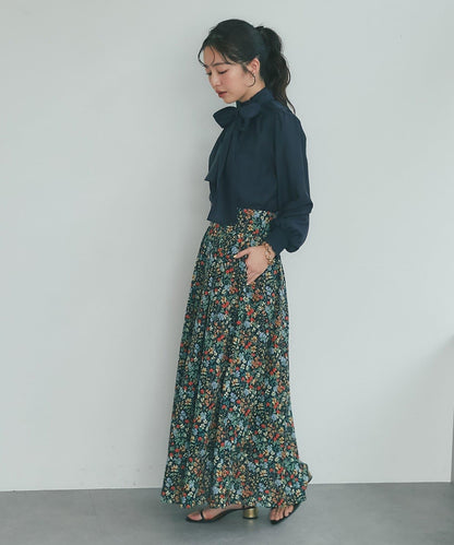 帶蝴蝶結領褶皺收腰襯衫