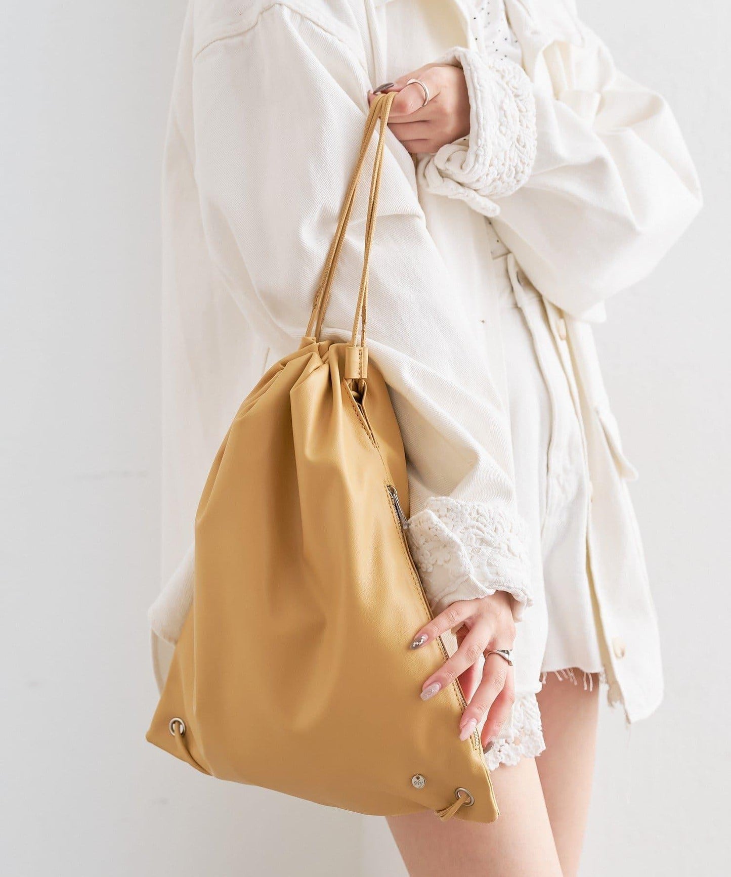 帶托盤抽繩揹包