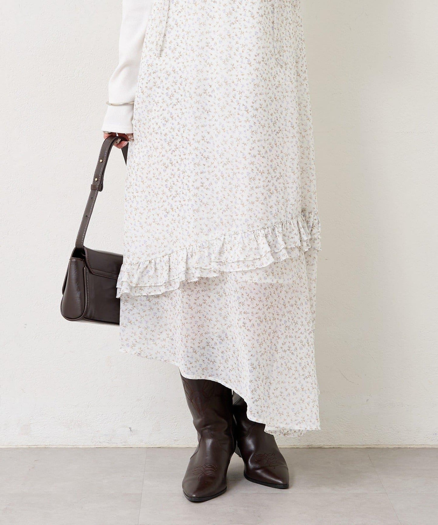 花邊下襬吊帶連衣裙