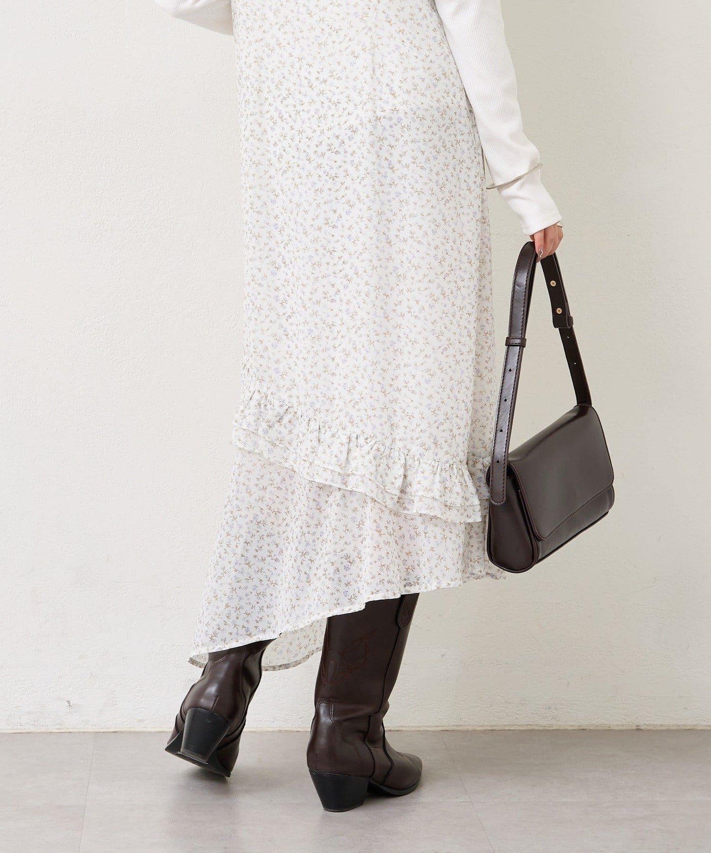 花邊下襬吊帶連衣裙