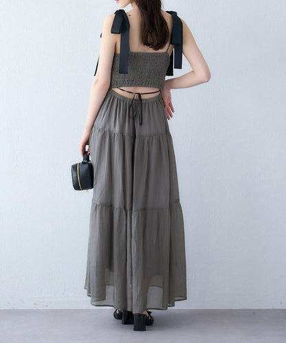 背部鏤空吊帶連衣裙