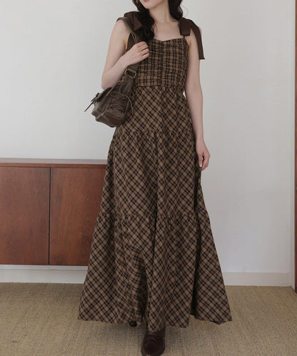 背部鏤空吊帶連衣裙