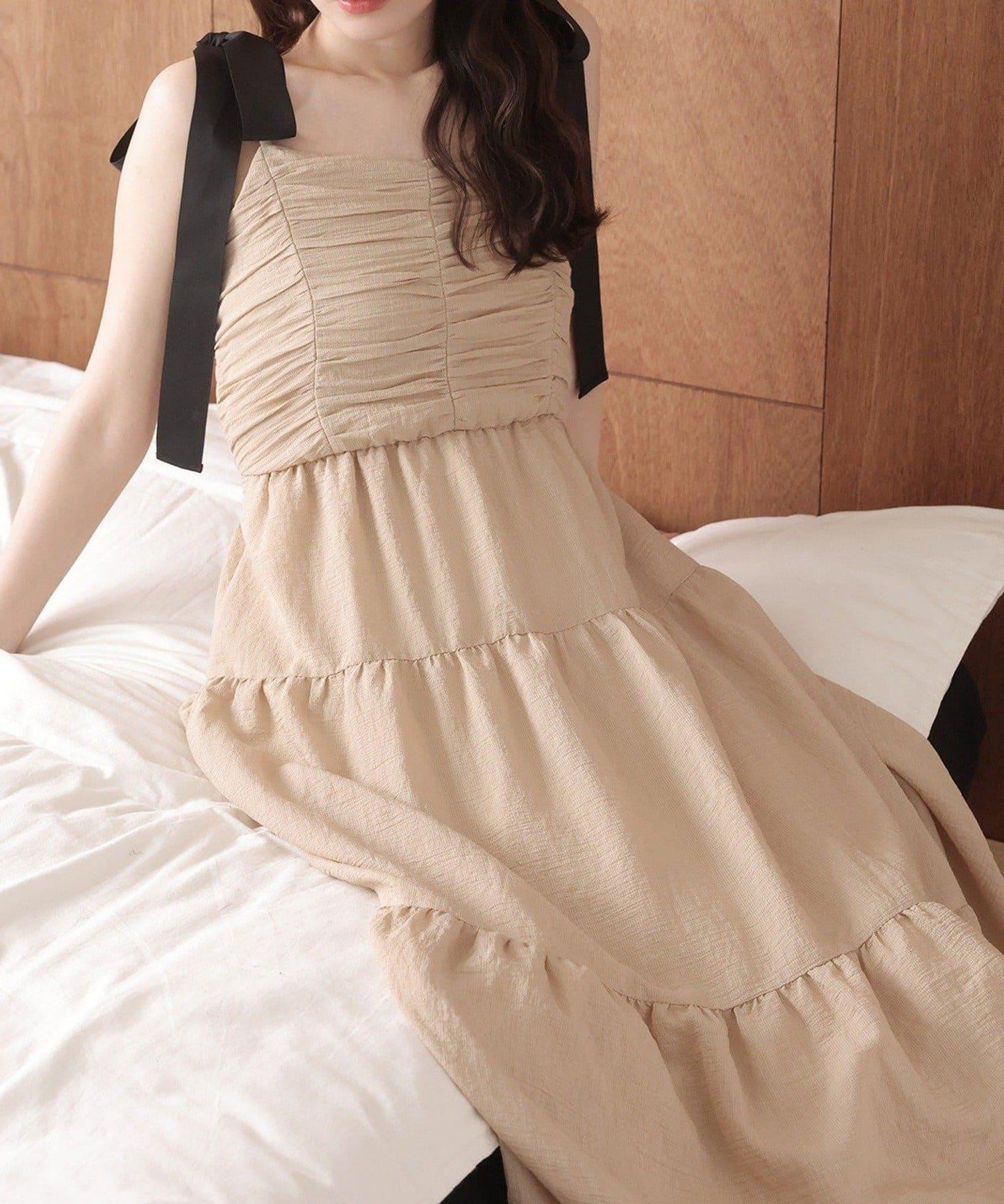 背部鏤空吊帶連衣裙