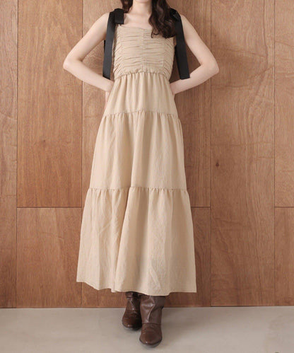 背部鏤空吊帶連衣裙