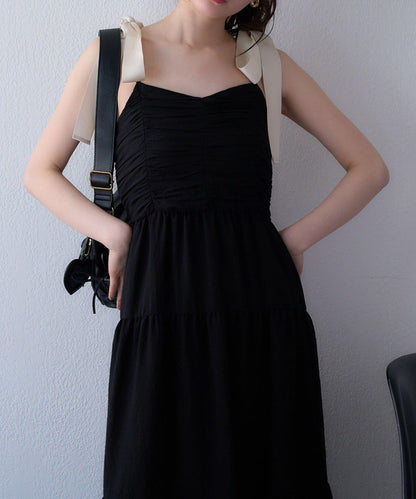 背部鏤空吊帶連衣裙