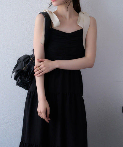 背部鏤空吊帶連衣裙