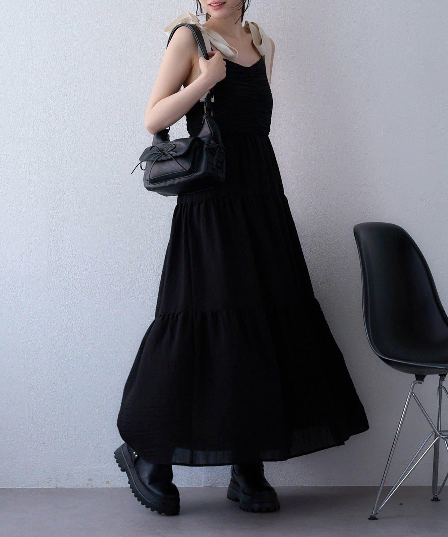 背部鏤空吊帶連衣裙