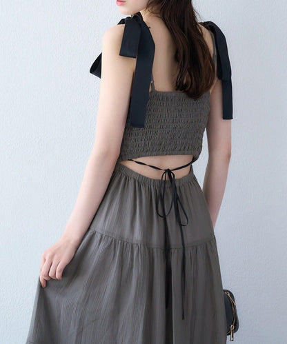 背部鏤空吊帶連衣裙