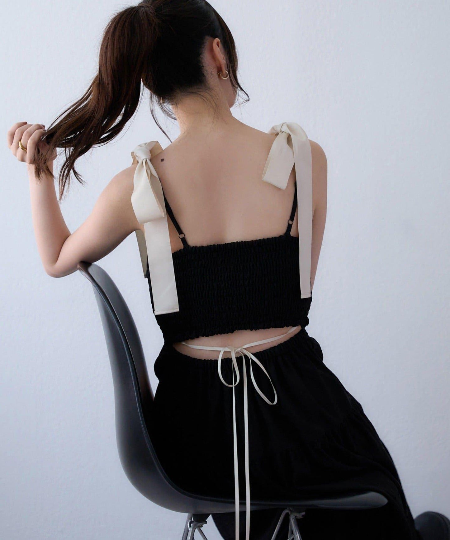 背部鏤空吊帶連衣裙