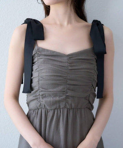 背部鏤空吊帶連衣裙