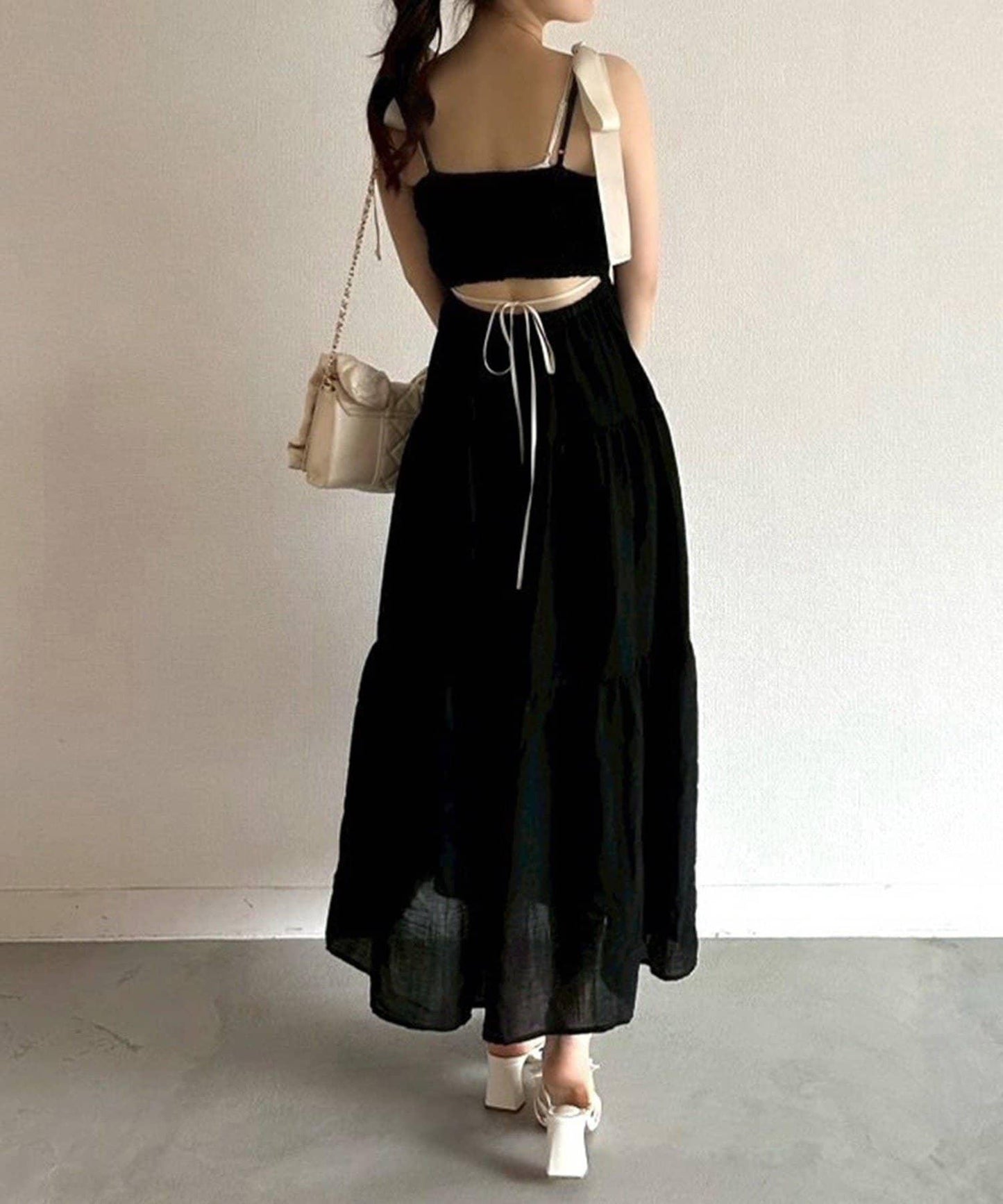 背部鏤空吊帶連衣裙