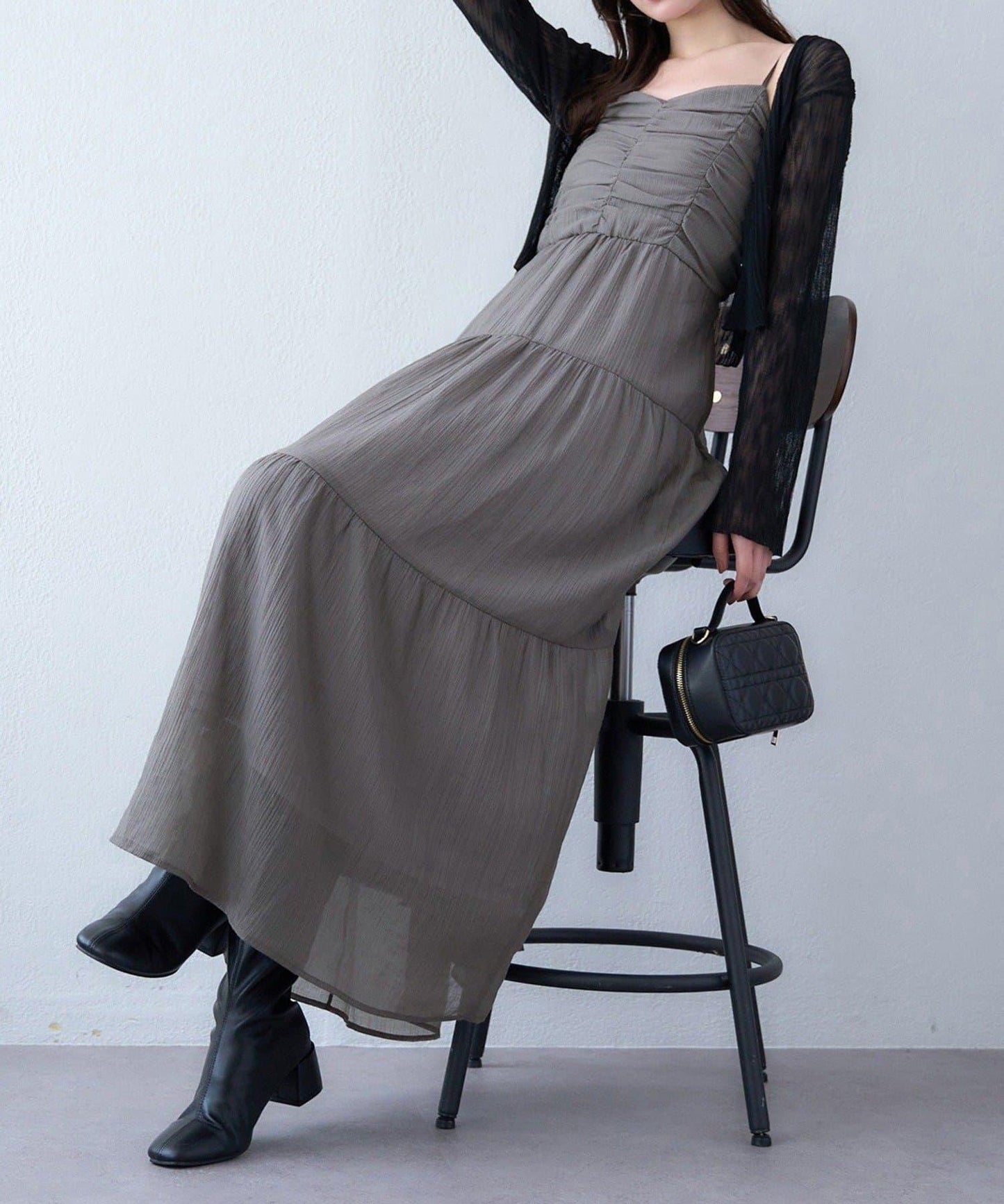 背部鏤空吊帶連衣裙