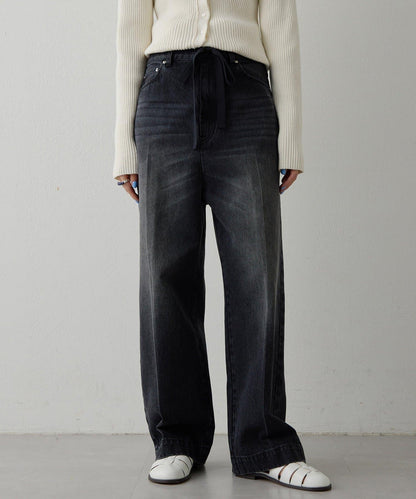中線壓褶黑色牛仔褲