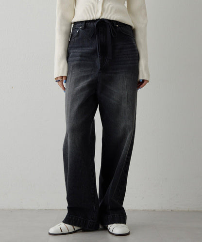 中線壓褶黑色牛仔褲