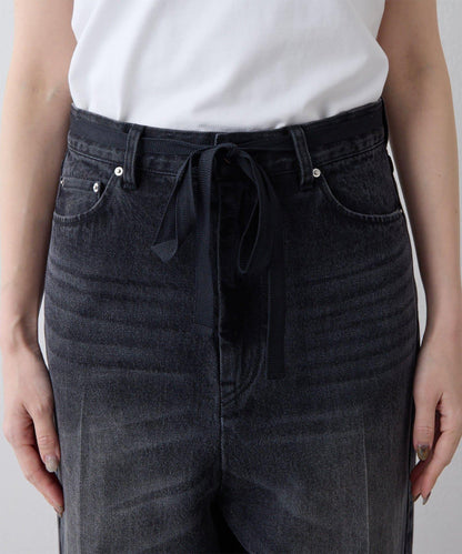 中線壓褶黑色牛仔褲