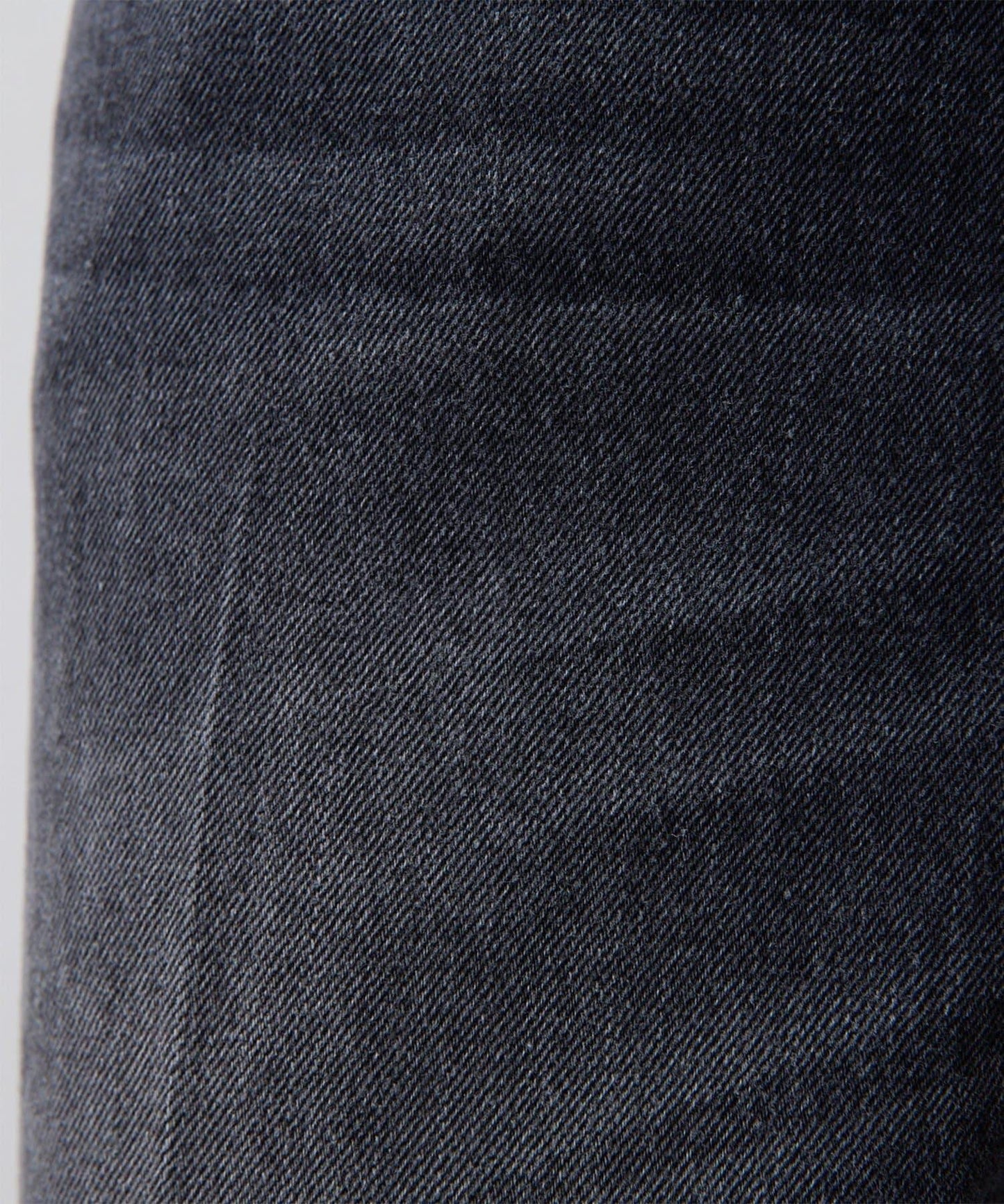 中線壓褶黑色牛仔褲