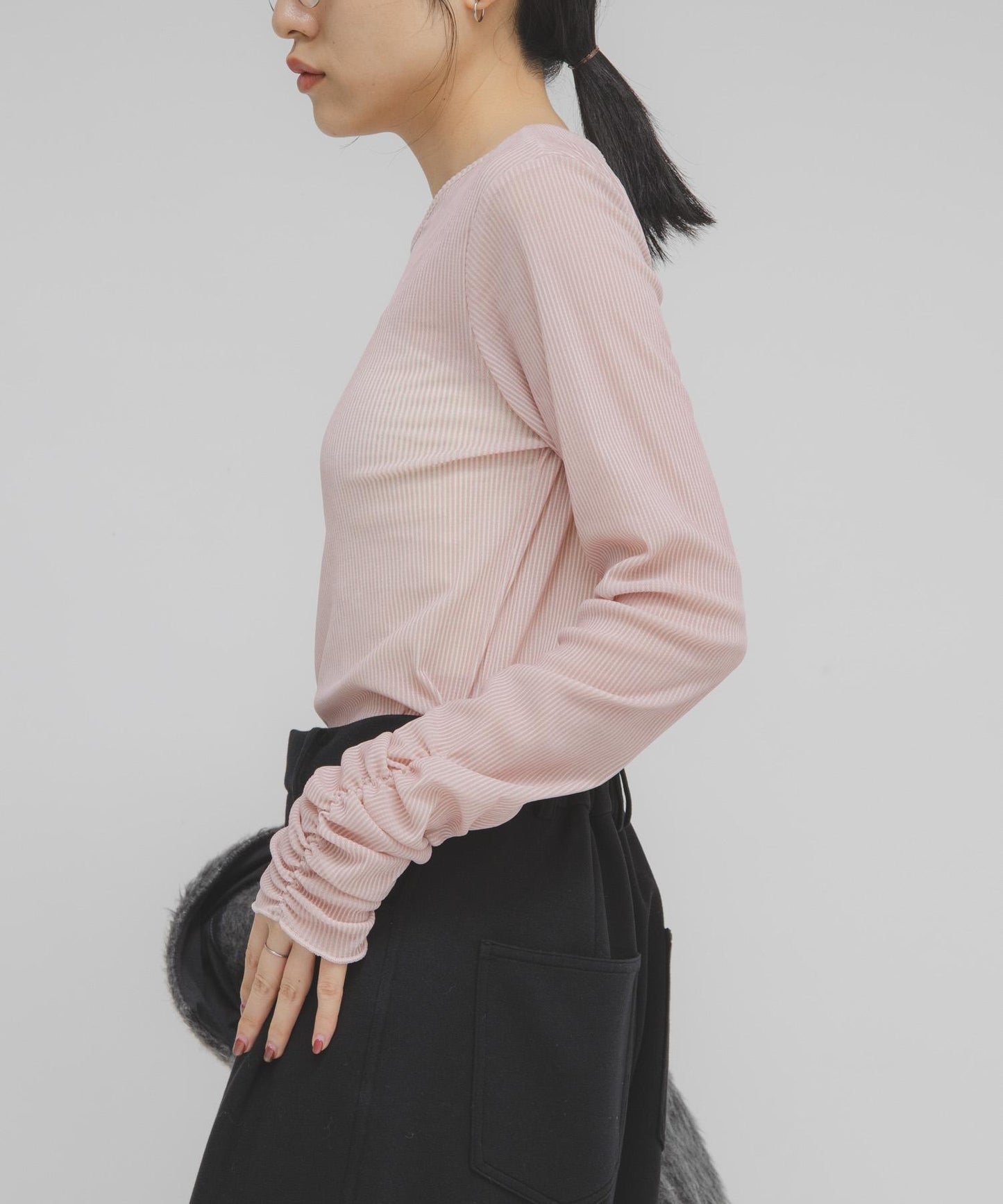 透視天鵝絨褶皺袖上衣