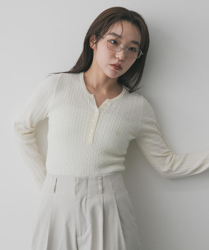 刺繡亨利領迷你麻花針織衫