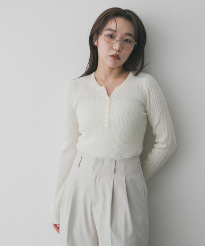 刺繡亨利領迷你麻花針織衫