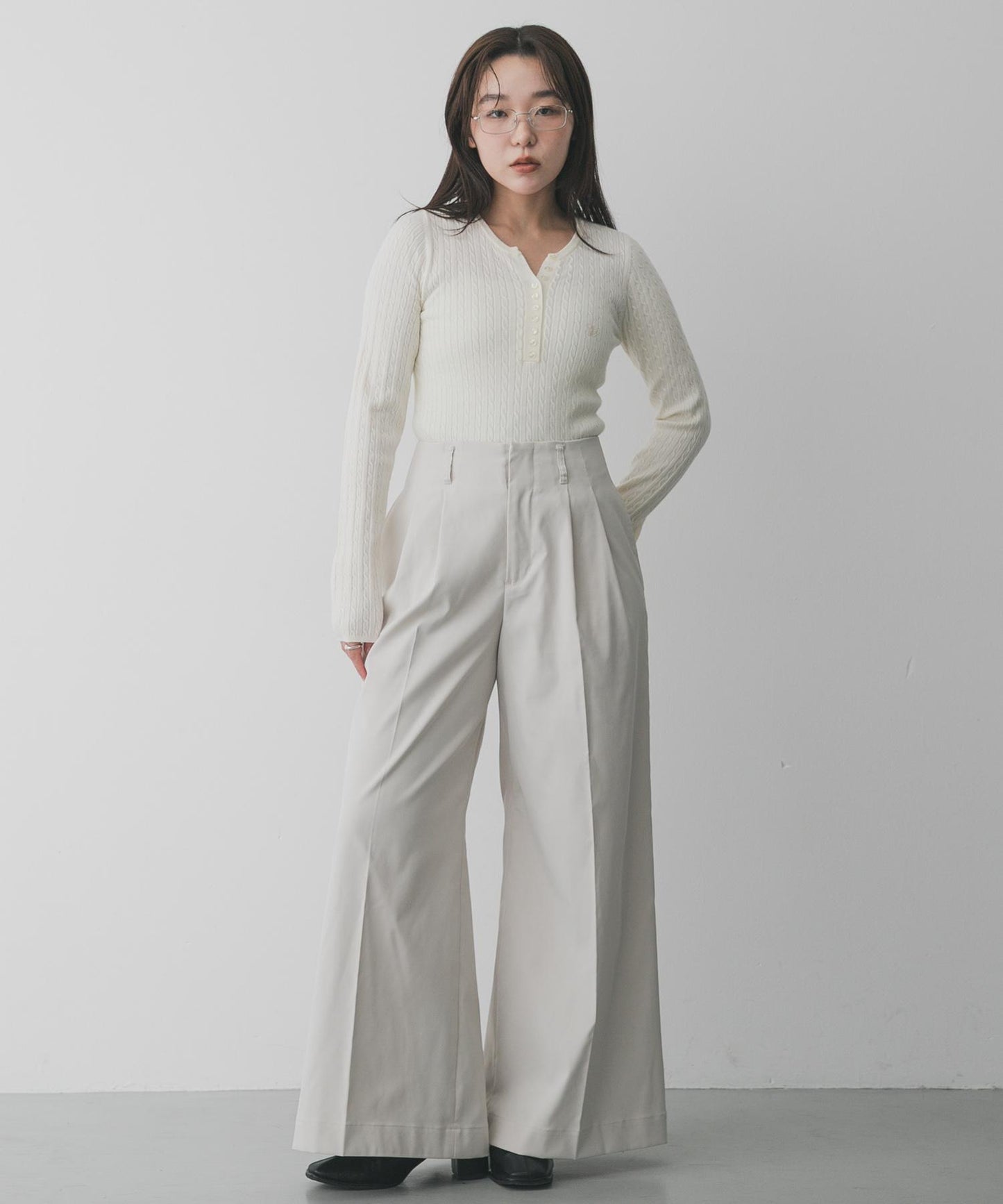 刺繡亨利領迷你麻花針織衫