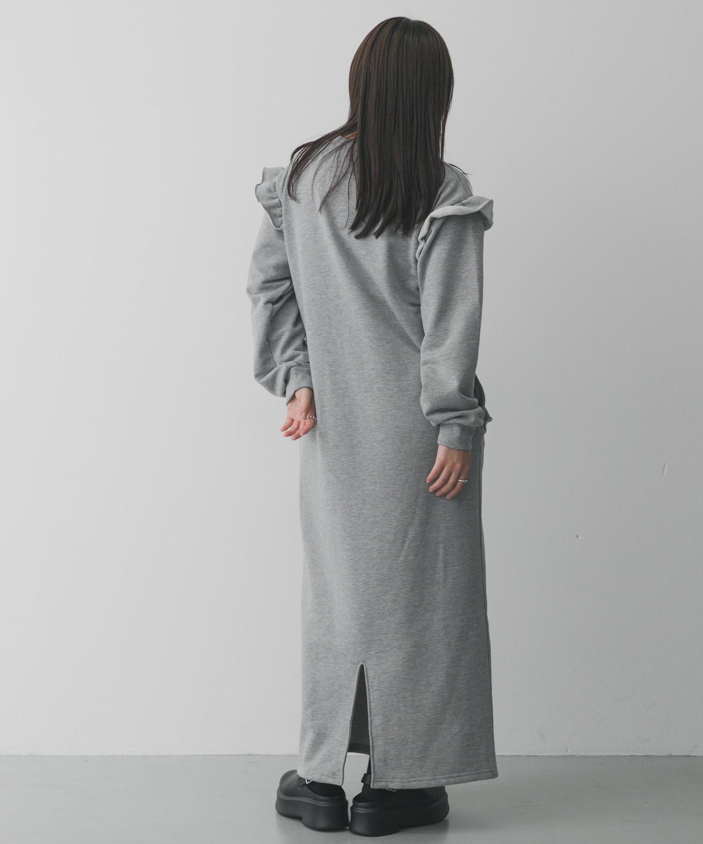 荷葉邊剪裁連衣裙